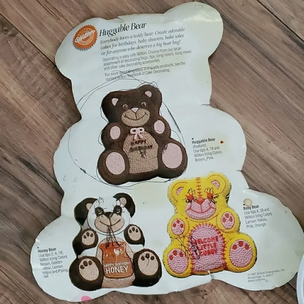 Wilton | 1982 Huggable Bear Cake Pan